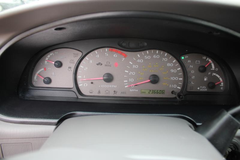 Toyota Sequoia Limited 2WD 2004