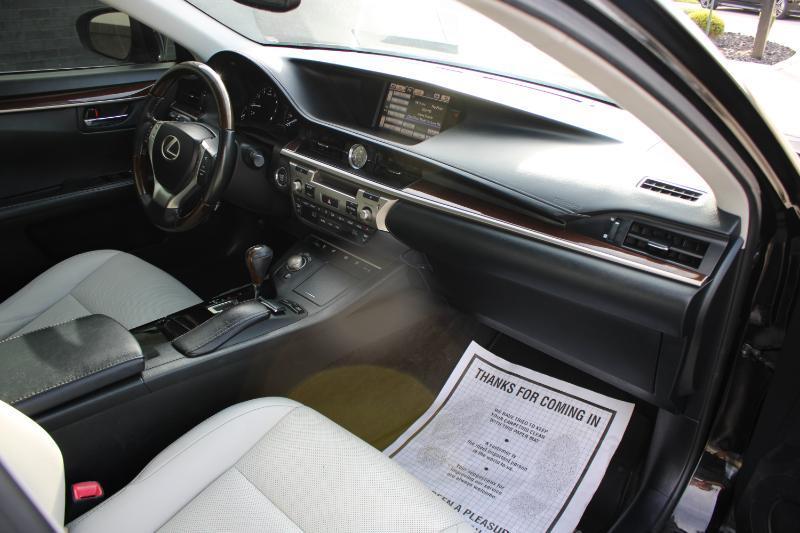 Lexus ES 350 Sedan 2014