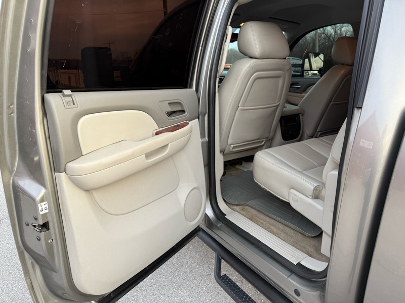 Chevrolet Silverado 2500HD 4WD Crew Cab 153.7" LTZ 2012