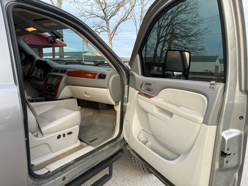 Chevrolet Silverado 2500HD 4WD Crew Cab 153.7" LTZ 2012