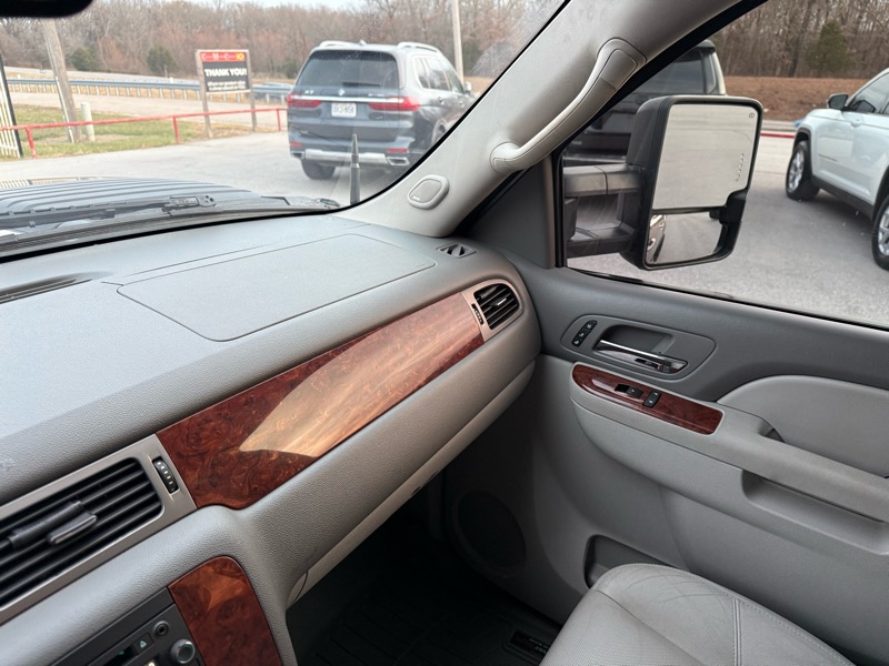 Chevrolet Silverado 2500HD 4WD Crew Cab 153.7" LTZ 2012