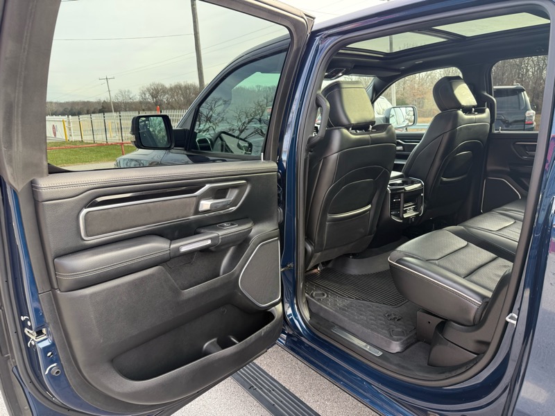RAM 1500 Laramie 4x4 Crew Cab 5'7" Box 2019