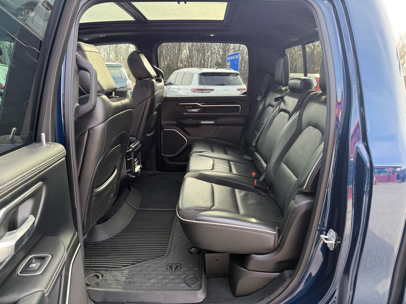 RAM 1500 Laramie 4x4 Crew Cab 5'7" Box 2019