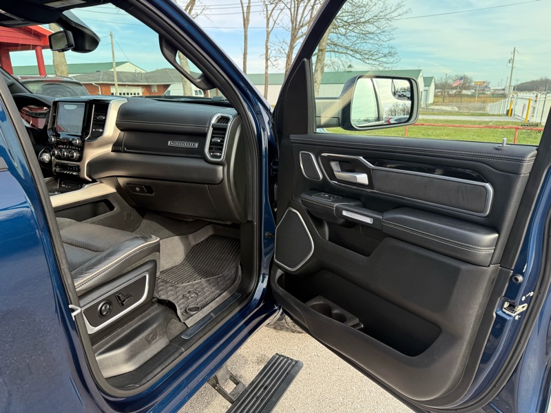 RAM 1500 Laramie 4x4 Crew Cab 5'7" Box 2019