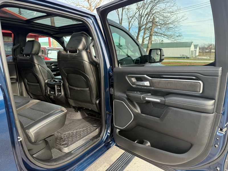 RAM 1500 Laramie 4x4 Crew Cab 5'7" Box 2019