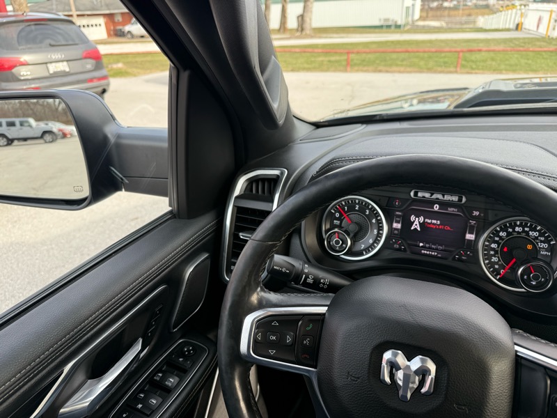 RAM 1500 Laramie 4x4 Crew Cab 5'7" Box 2019