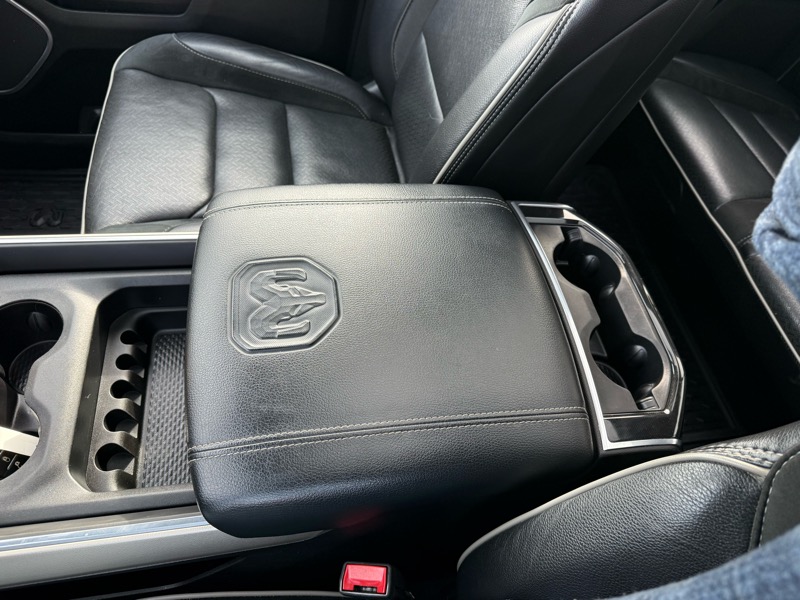 RAM 1500 Laramie 4x4 Crew Cab 5'7" Box 2019