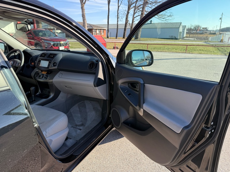 Toyota RAV4 4WD 4dr V6 Limited (Natl) 2012