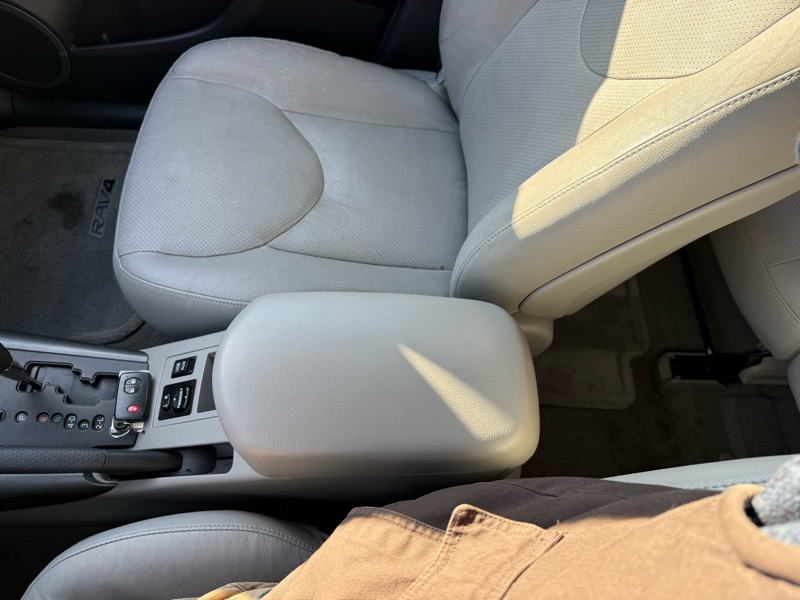 Toyota RAV4 4WD 4dr V6 Limited (Natl) 2012