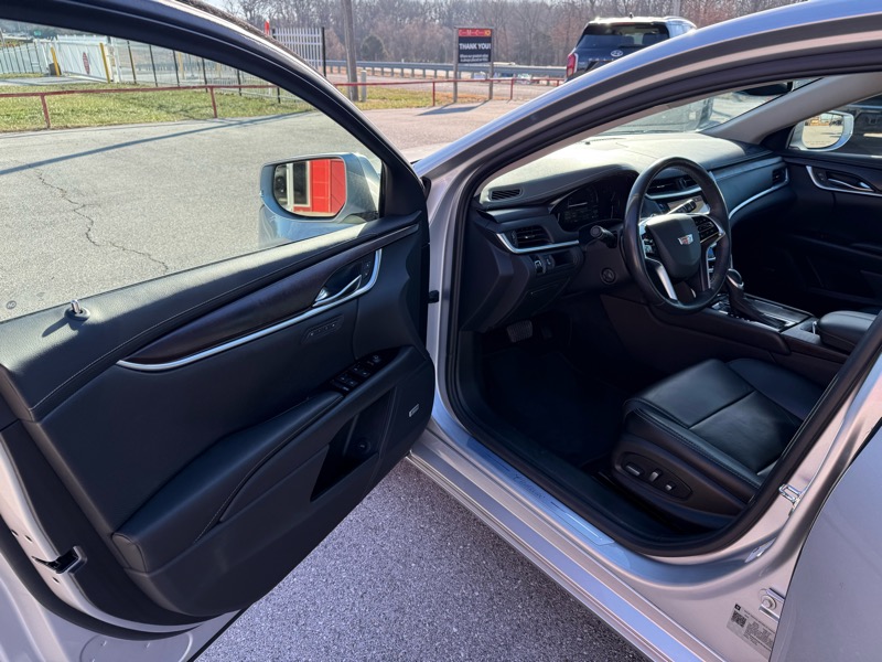 Cadillac XTS 4dr Sdn Luxury FWD 2019