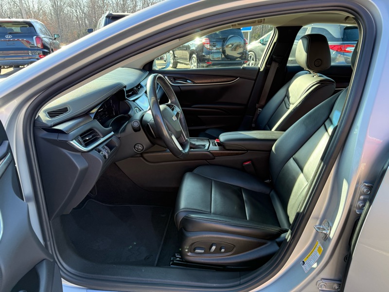 Cadillac XTS 4dr Sdn Luxury FWD 2019