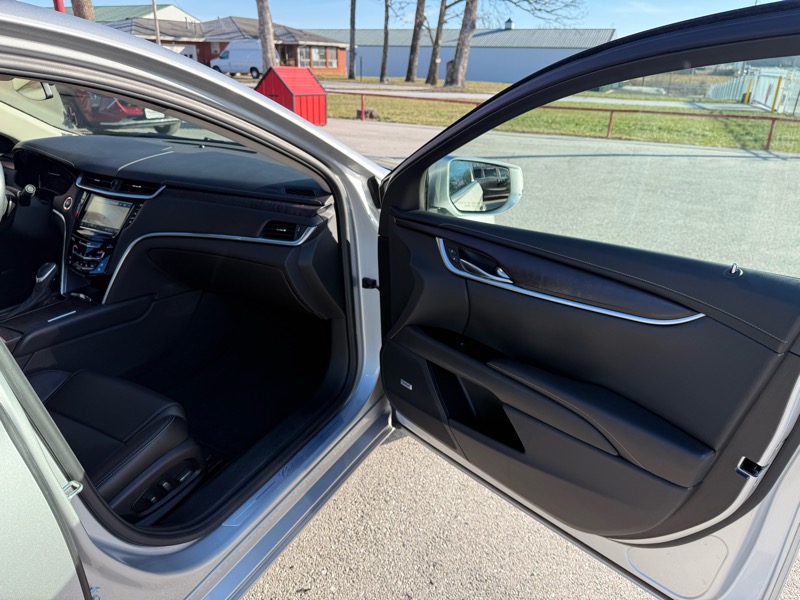 Cadillac XTS 4dr Sdn Luxury FWD 2019