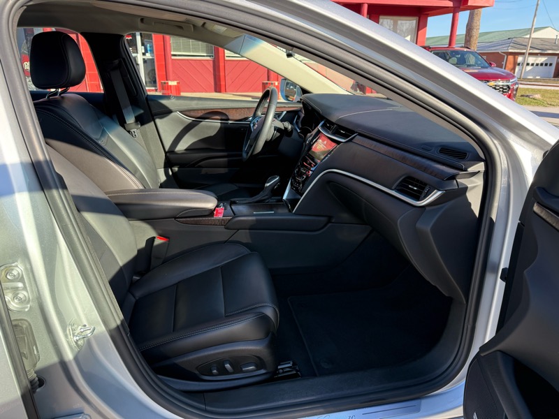 Cadillac XTS 4dr Sdn Luxury FWD 2019