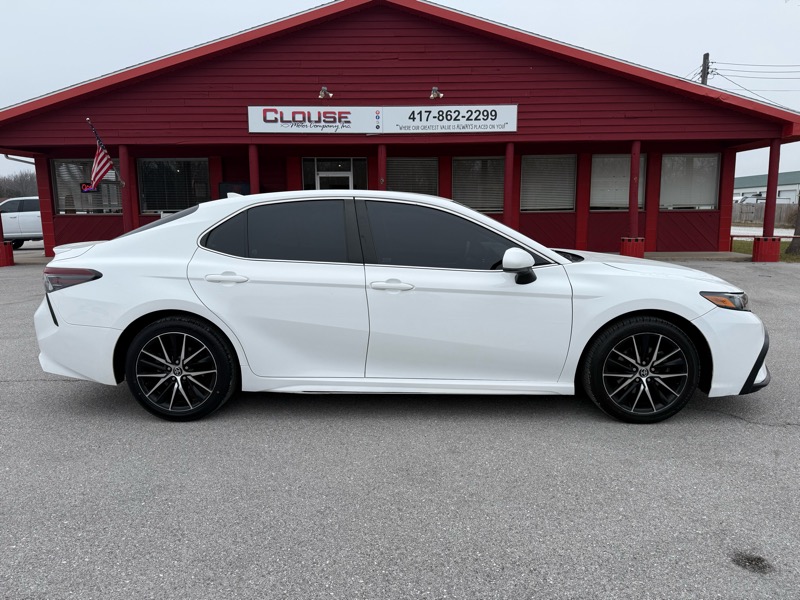 Toyota Camry SE Auto (Natl) 2021