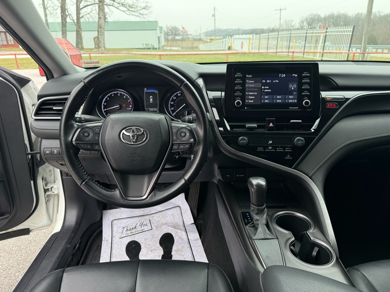 Toyota Camry SE Auto (Natl) 2021