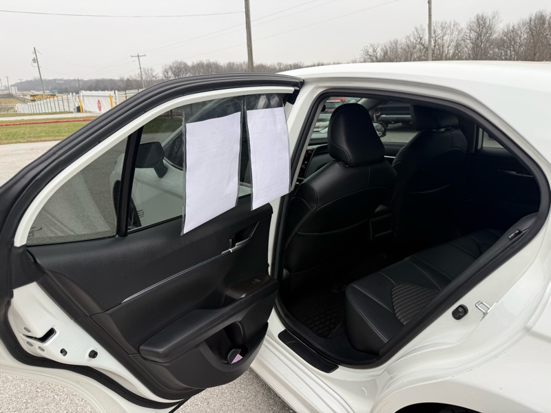 Toyota Camry SE Auto (Natl) 2021