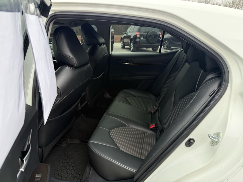 Toyota Camry SE Auto (Natl) 2021