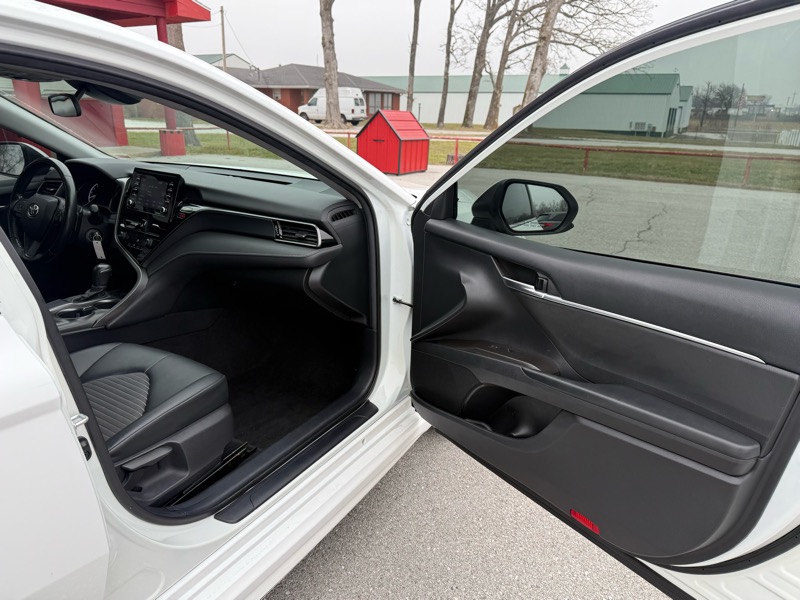 Toyota Camry SE Auto (Natl) 2021