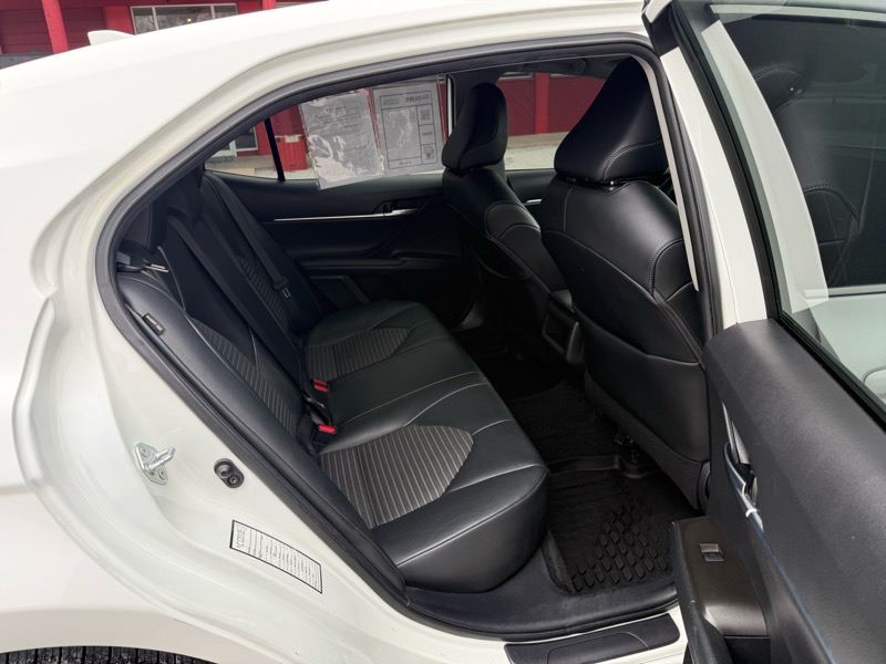 Toyota Camry SE Auto (Natl) 2021