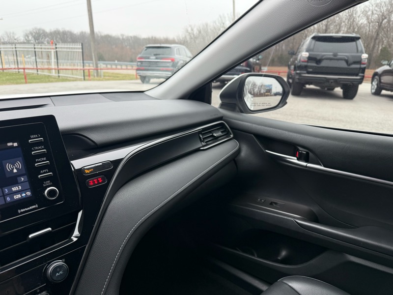 Toyota Camry SE Auto (Natl) 2021