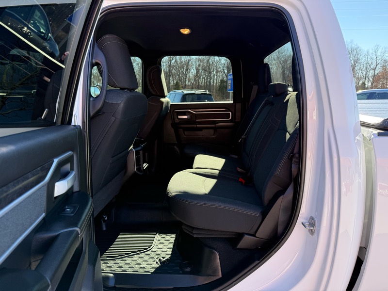 RAM 2500 Big Horn 4x4 Crew Cab 6'4" Box 2020