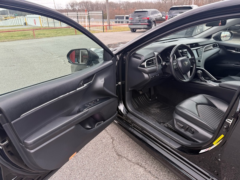 Toyota Camry SE Auto (Natl) 2018