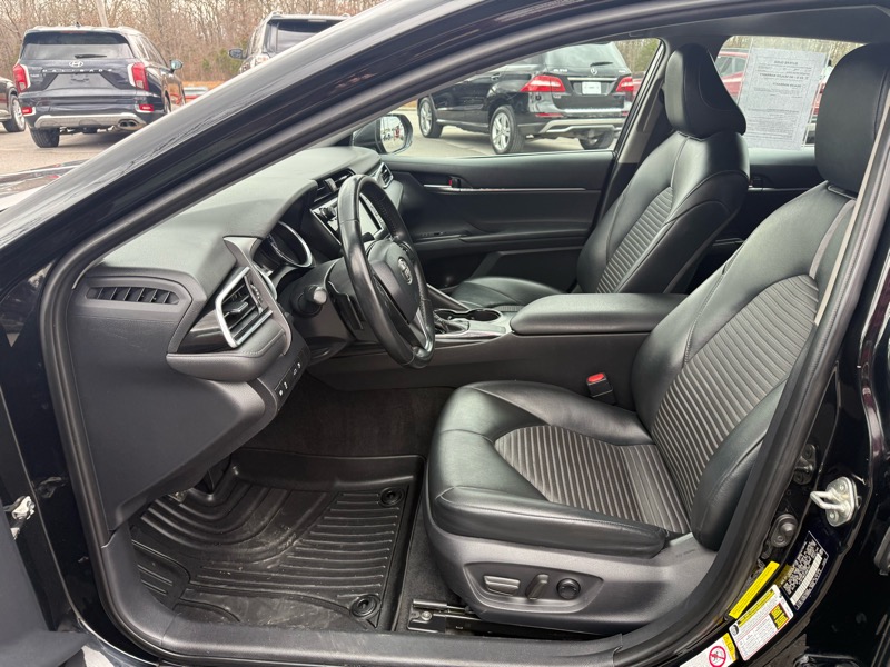 Toyota Camry SE Auto (Natl) 2018