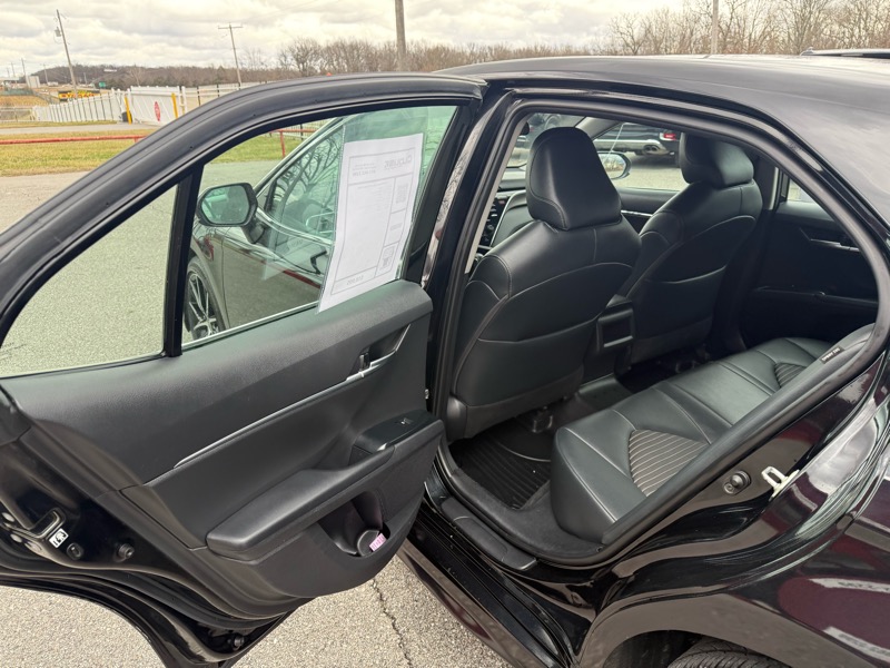 Toyota Camry SE Auto (Natl) 2018