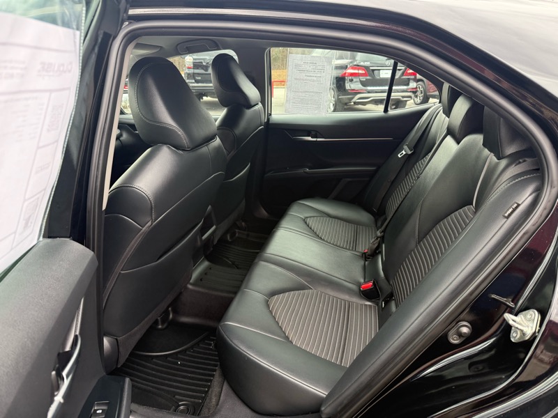 Toyota Camry SE Auto (Natl) 2018