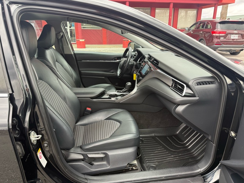 Toyota Camry SE Auto (Natl) 2018