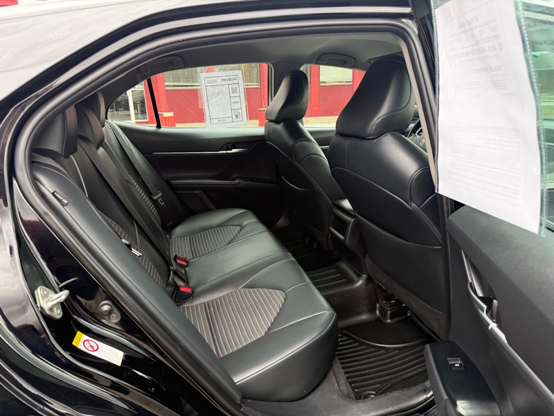 Toyota Camry SE Auto (Natl) 2018