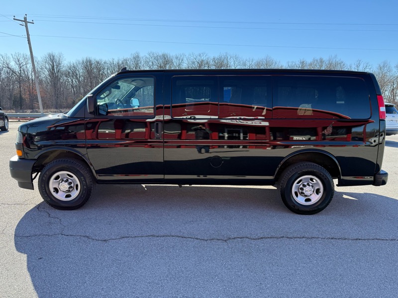 Chevrolet Express Passenger RWD 2500 135" LS 2023