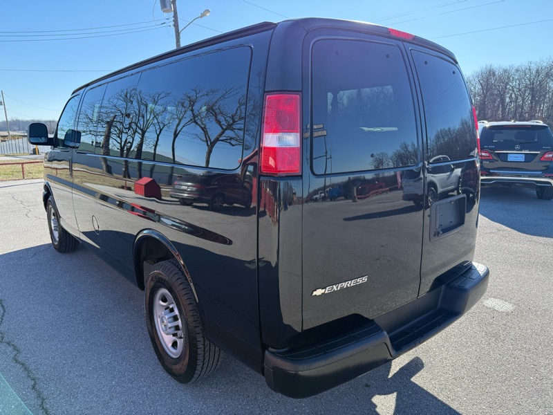 Chevrolet Express Passenger RWD 2500 135" LS 2023