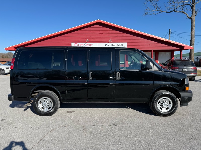 Chevrolet Express Passenger RWD 2500 135" LS 2023