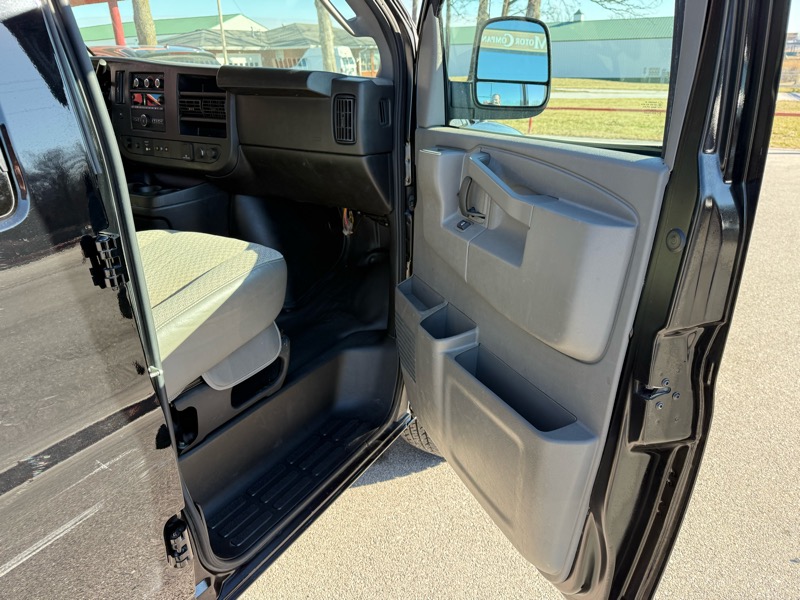 Chevrolet Express Passenger RWD 2500 135" LS 2023