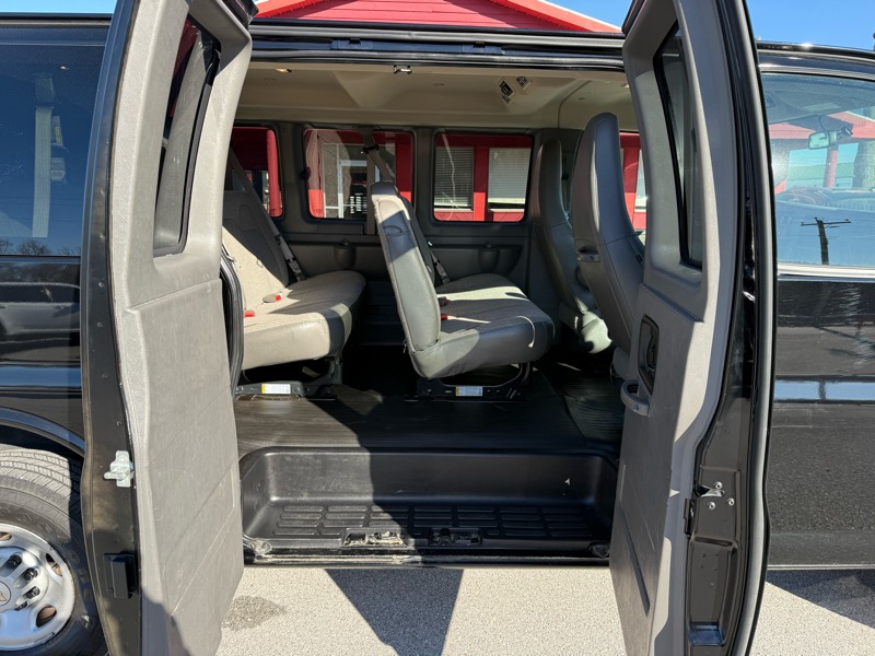 Chevrolet Express Passenger RWD 2500 135" LS 2023
