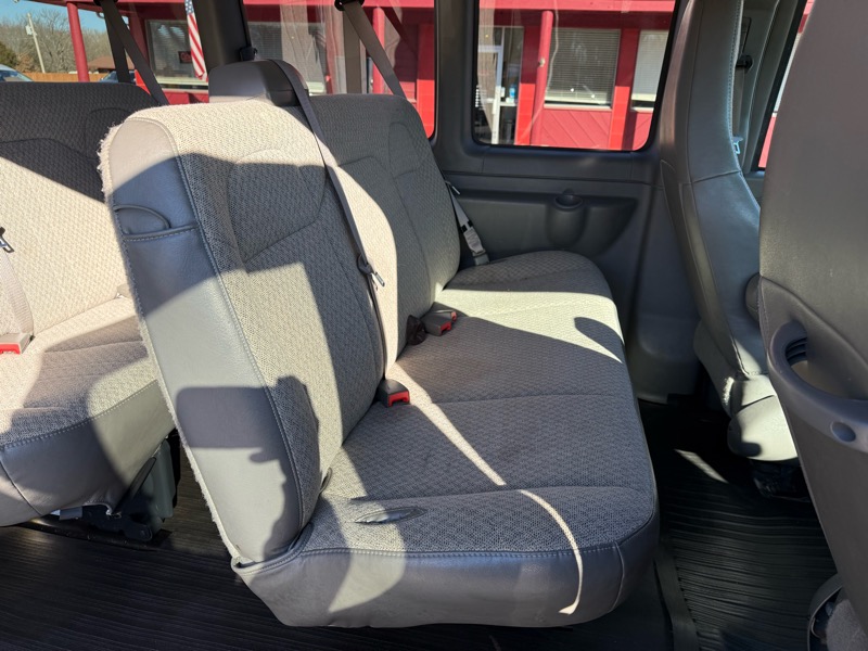 Chevrolet Express Passenger RWD 2500 135" LS 2023