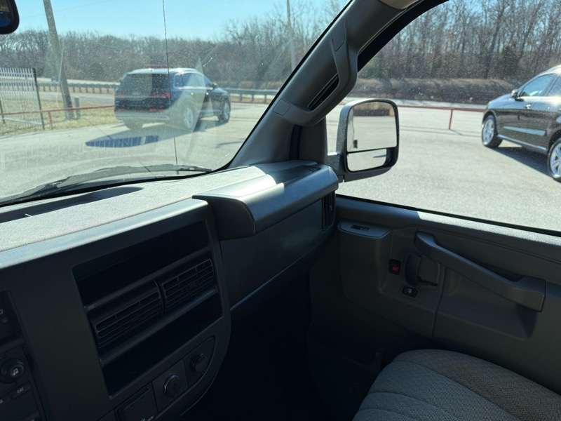 Chevrolet Express Passenger RWD 2500 135" LS 2023