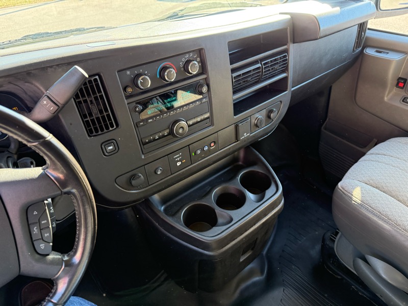 Chevrolet Express Passenger RWD 2500 135" LS 2023