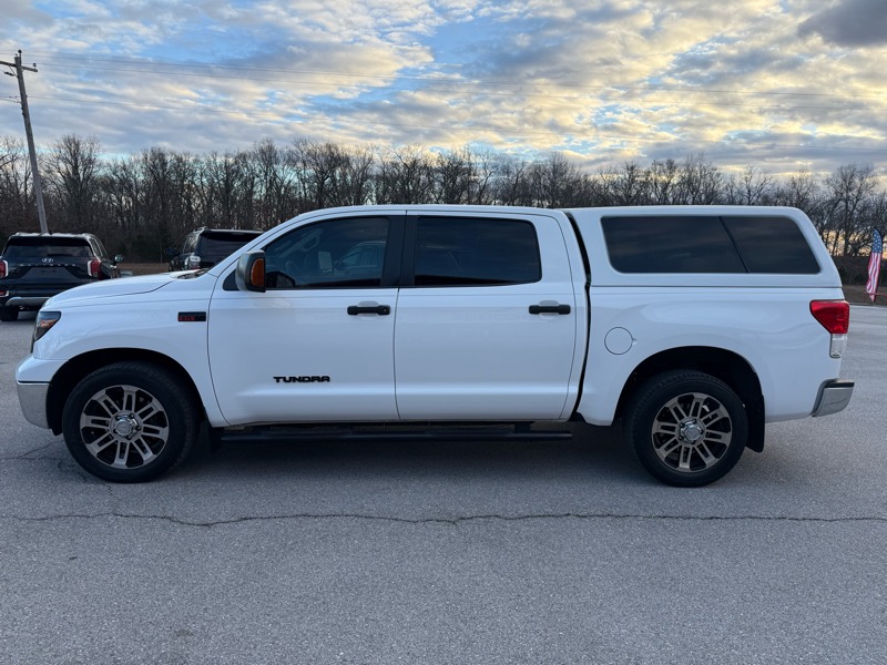 Toyota Tundra 4WD Truck CrewMax 5.7L FFV V8 6-Spd AT (Natl) 2013