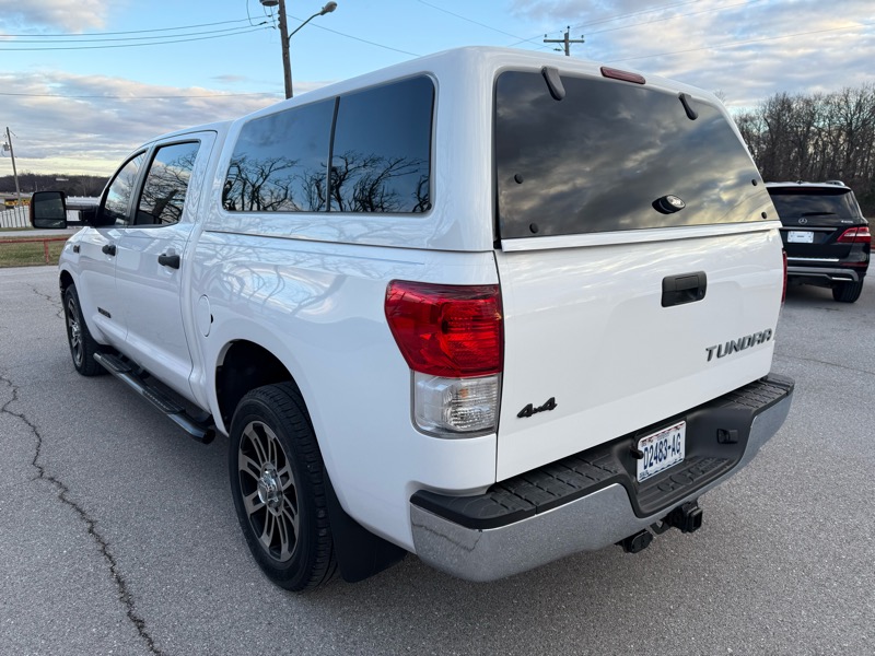 Toyota Tundra 4WD Truck CrewMax 5.7L FFV V8 6-Spd AT (Natl) 2013
