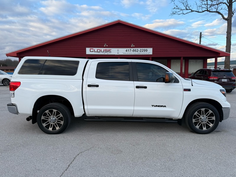Toyota Tundra 4WD Truck CrewMax 5.7L FFV V8 6-Spd AT (Natl) 2013