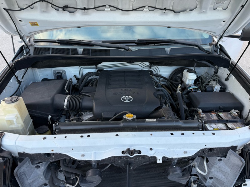 Toyota Tundra 4WD Truck CrewMax 5.7L FFV V8 6-Spd AT (Natl) 2013