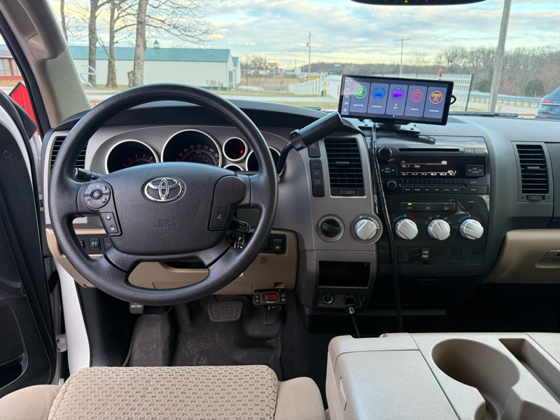 Toyota Tundra 4WD Truck CrewMax 5.7L FFV V8 6-Spd AT (Natl) 2013