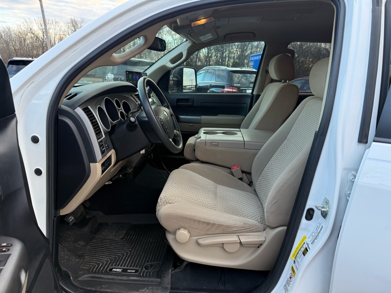 Toyota Tundra 4WD Truck CrewMax 5.7L FFV V8 6-Spd AT (Natl) 2013