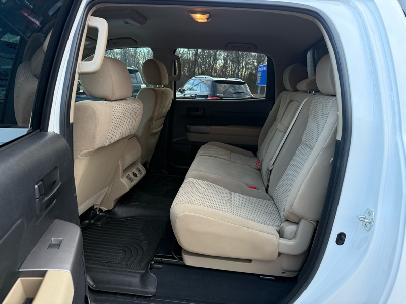 Toyota Tundra 4WD Truck CrewMax 5.7L FFV V8 6-Spd AT (Natl) 2013