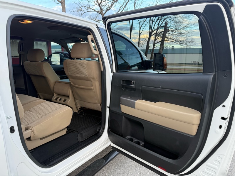 Toyota Tundra 4WD Truck CrewMax 5.7L FFV V8 6-Spd AT (Natl) 2013