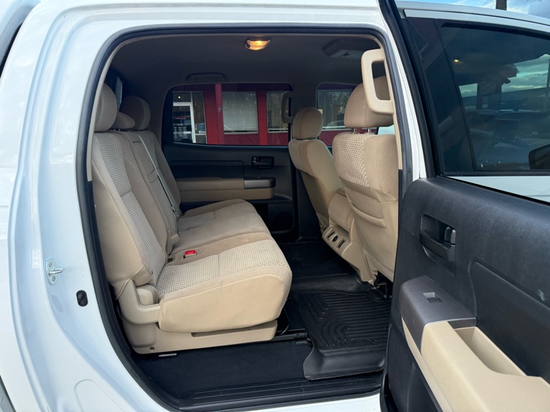 Toyota Tundra 4WD Truck CrewMax 5.7L FFV V8 6-Spd AT (Natl) 2013