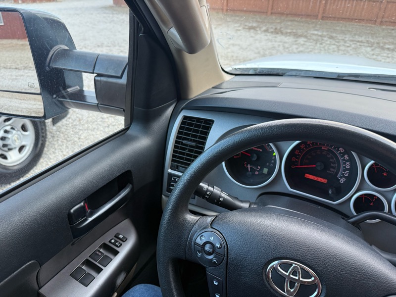 Toyota Tundra 4WD Truck CrewMax 5.7L FFV V8 6-Spd AT (Natl) 2013