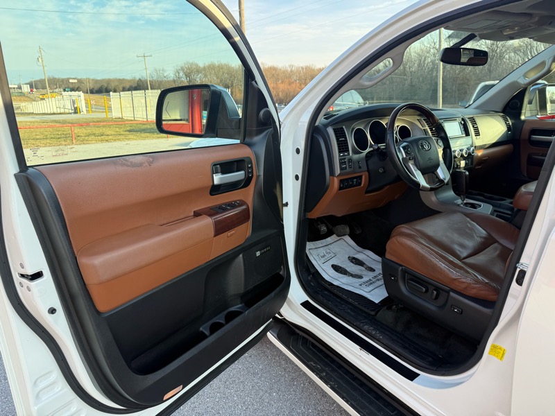 Toyota Sequoia 4WD 5.7L Platinum (Natl) 2014